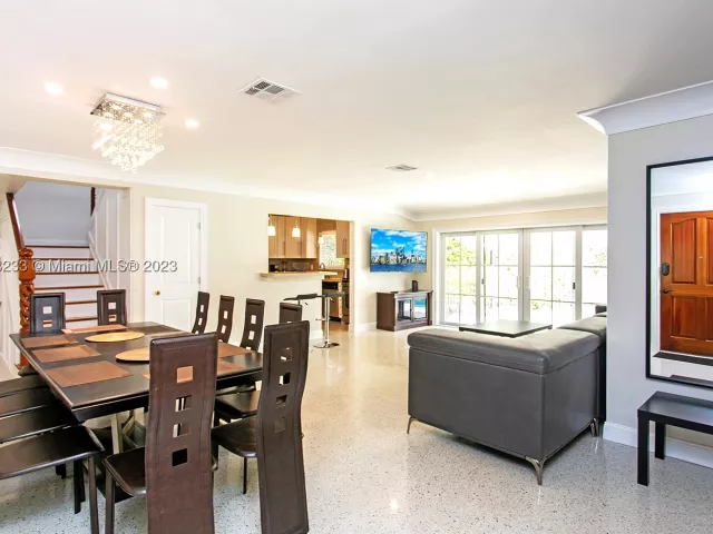 6-bedroom home for rent in Hollywood - 809 S 17th Ave - MondialRealty
