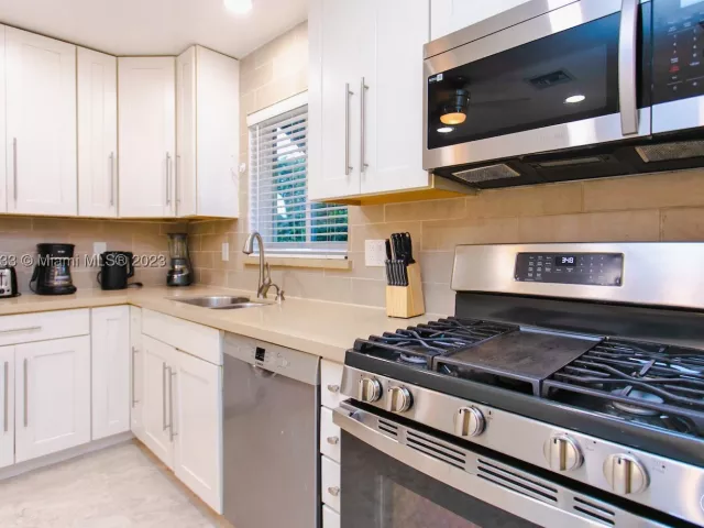 6-bedroom home for rent in Hollywood - 809 S 17th Ave - MondialRealty