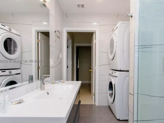 6-bedroom home for rent in Hollywood - 809 S 17th Ave - MondialRealty