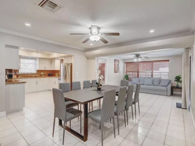 5-bedroom home for rent in Hollywood - 947 Washington St - MondialRealty