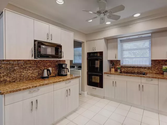 5-bedroom home for rent in Hollywood - 947 Washington St - MondialRealty