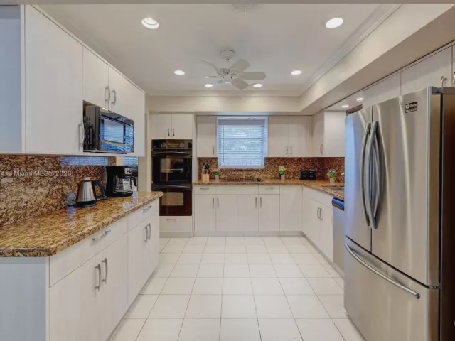 5-bedroom home for rent in Hollywood - 947 Washington St - MondialRealty