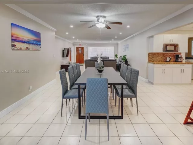 5-bedroom home for rent in Hollywood - 947 Washington St - MondialRealty