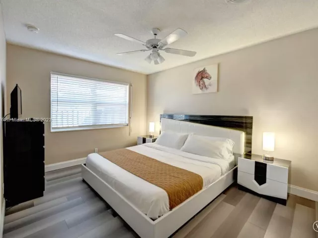 5-bedroom home for rent in Hollywood - 947 Washington St - MondialRealty