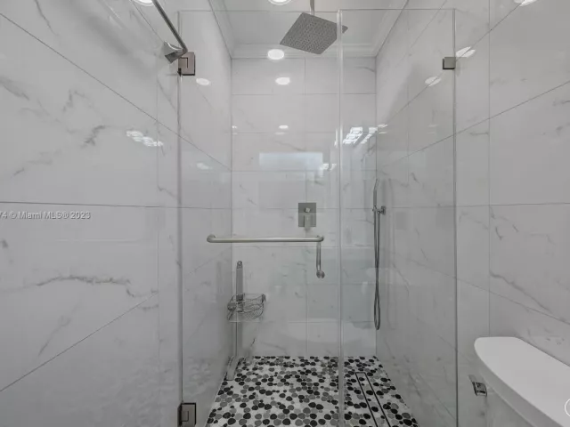 5-bedroom home for rent in Hollywood - 947 Washington St - MondialRealty