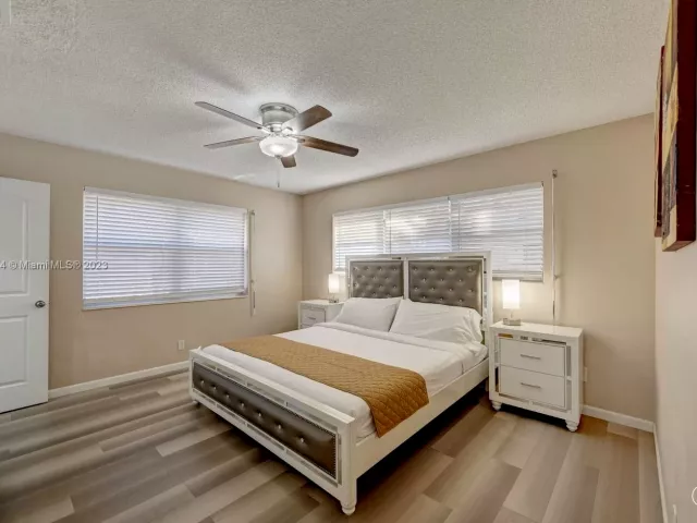 5-bedroom home for rent in Hollywood - 947 Washington St - MondialRealty