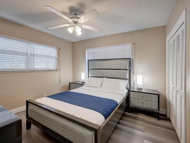 5-bedroom home for rent in Hollywood - 947 Washington St - MondialRealty