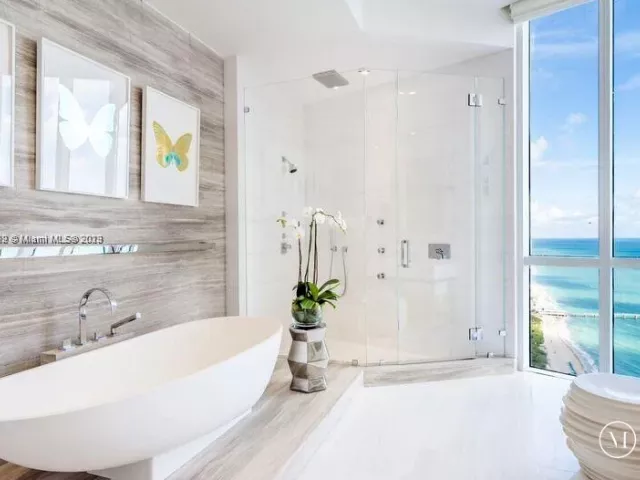 3-bedroom condo for rent in Sunny Isles Beach - 16001 Collins Ave 3201 - MondialRealty