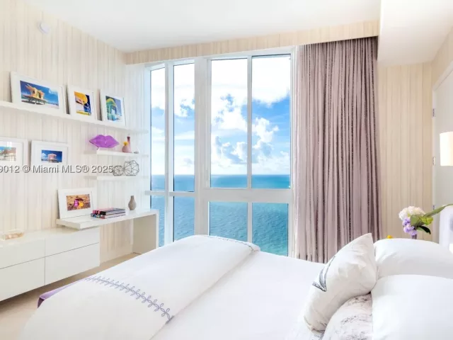 3-bedroom condo for rent in Sunny Isles Beach - 16001 Collins Ave 3201 - MondialRealty