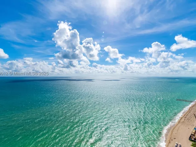 3-bedroom condo for rent in Sunny Isles Beach - 16001 Collins Ave 3201 - MondialRealty