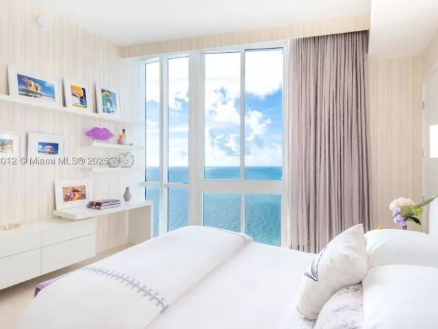 3-bedroom condo for rent in Sunny Isles Beach - 16001 Collins Ave 3201 - MondialRealty