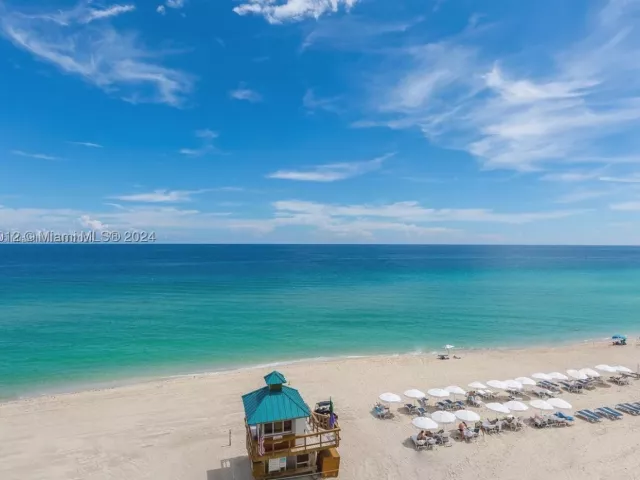 3-bedroom condo for rent in Sunny Isles Beach - 16001 Collins Ave 3201 - MondialRealty