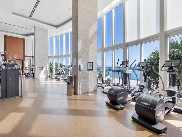 3-bedroom condo for rent in Sunny Isles Beach - 16001 Collins Ave 3201 - MondialRealty