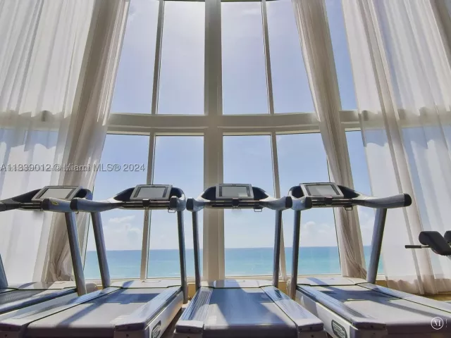 3-bedroom condo for rent in Sunny Isles Beach - 16001 Collins Ave 3201 - MondialRealty