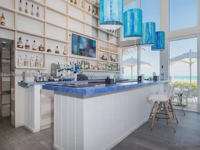 3-bedroom condo for rent in Sunny Isles Beach - 16001 Collins Ave 3201 - MondialRealty