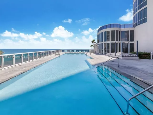3-bedroom condo for rent in Sunny Isles Beach - 16001 Collins Ave 3201 - MondialRealty