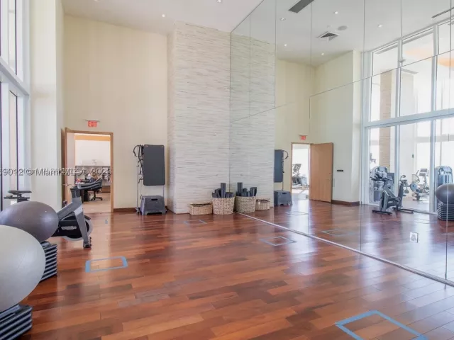 3-bedroom condo for rent in Sunny Isles Beach - 16001 Collins Ave 3201 - MondialRealty