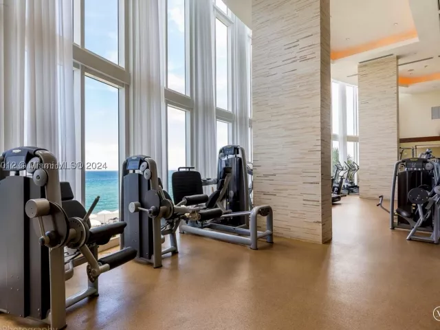 3-bedroom condo for rent in Sunny Isles Beach - 16001 Collins Ave 3201 - MondialRealty