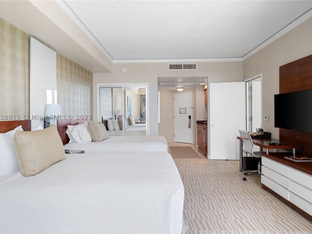 2-bedroom condo for sale in Sunny Isles Beach - 18001 Collins Ave 2109 - MondialRealty
