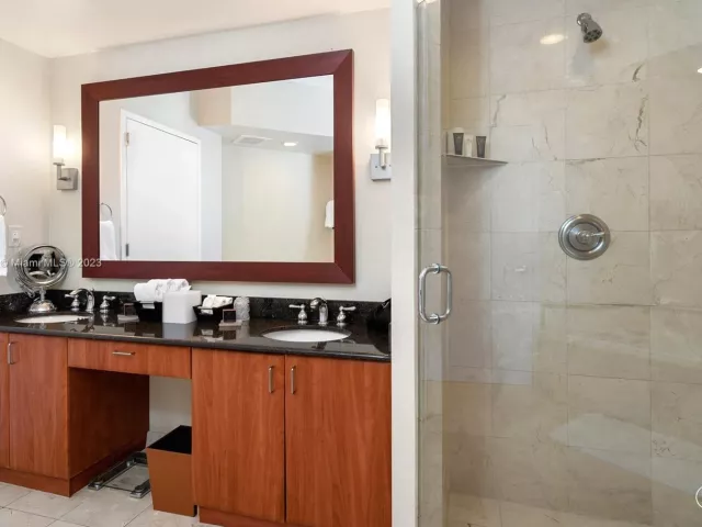 2-bedroom condo for sale in Sunny Isles Beach - 18001 Collins Ave 2109 - MondialRealty