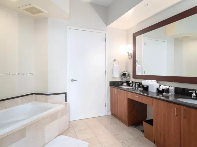 2-bedroom condo for sale in Sunny Isles Beach - 18001 Collins Ave 2109 - MondialRealty