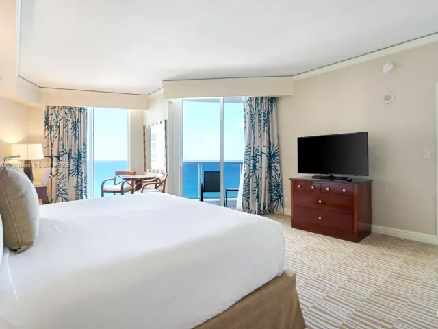 2-bedroom condo for sale in Sunny Isles Beach - 18001 Collins Ave 2109 - MondialRealty