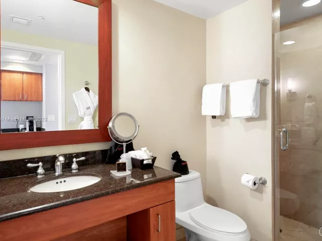 2-bedroom condo for sale in Sunny Isles Beach - 18001 Collins Ave 2109 - MondialRealty