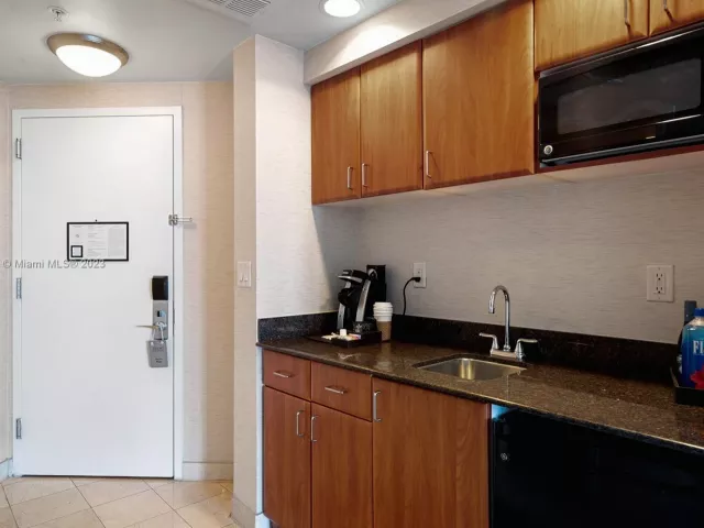 2-bedroom condo for sale in Sunny Isles Beach - 18001 Collins Ave 2109 - MondialRealty