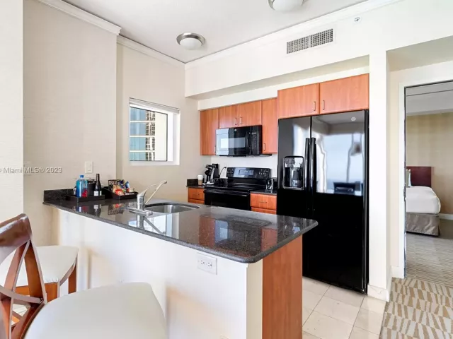 2-bedroom condo for sale in Sunny Isles Beach - 18001 Collins Ave 2109 - MondialRealty