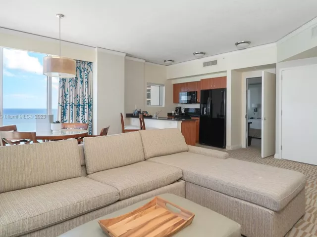 2-bedroom condo for sale in Sunny Isles Beach - 18001 Collins Ave 2009 - MondialRealty