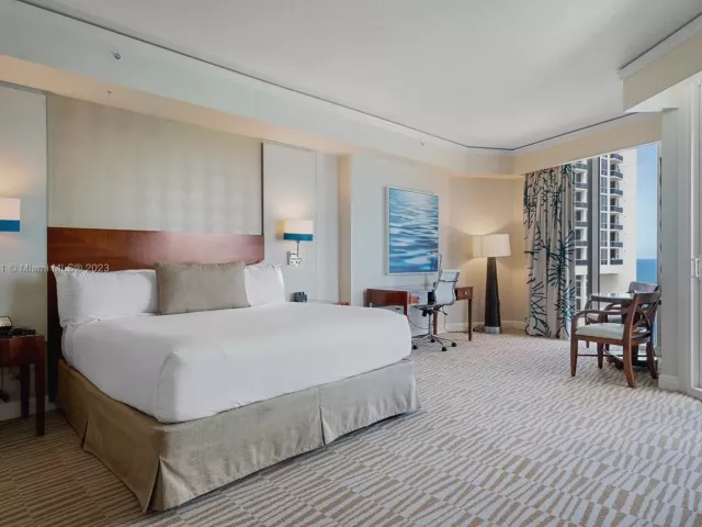 2-bedroom condo for sale in Sunny Isles Beach - 18001 Collins Ave 2009 - MondialRealty