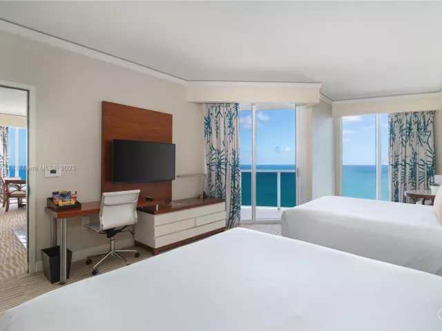 2-bedroom condo for sale in Sunny Isles Beach - 18001 Collins Ave 2009 - MondialRealty