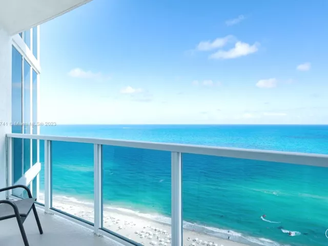 2-bedroom condo for sale in Sunny Isles Beach - 18001 Collins Ave 2009 - MondialRealty