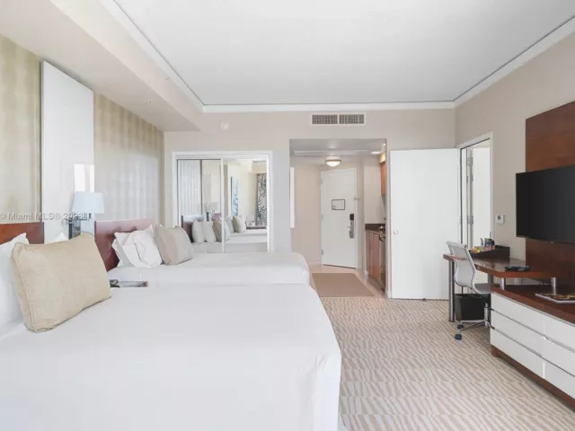 2-bedroom condo for sale in Sunny Isles Beach - 18001 Collins Ave 2009 - MondialRealty