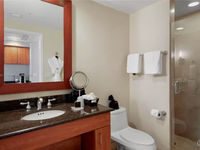 2-bedroom condo for sale in Sunny Isles Beach - 18001 Collins Ave 2009 - MondialRealty