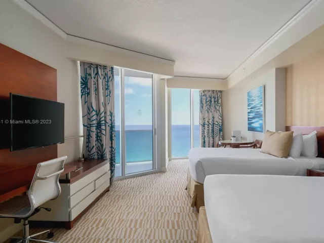 2-bedroom condo for sale in Sunny Isles Beach - 18001 Collins Ave 2009 - MondialRealty