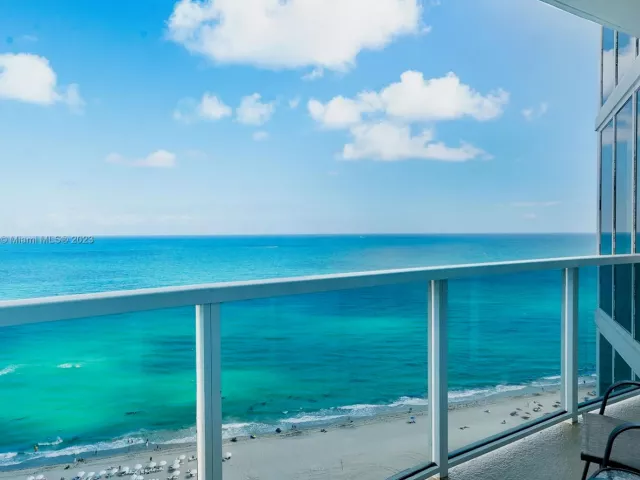 2-bedroom condo for sale in Sunny Isles Beach - 18001 Collins Ave 2009 - MondialRealty