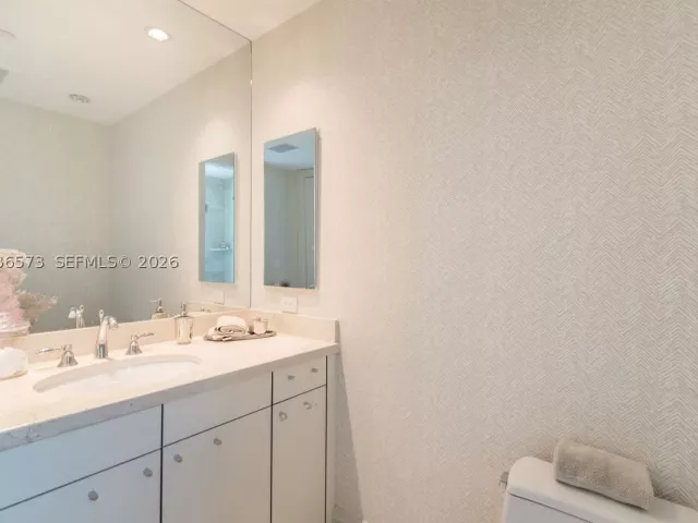 2-bedroom condo for rent in Bal Harbour - 10295 Collins Ave 1202 - MondialRealty