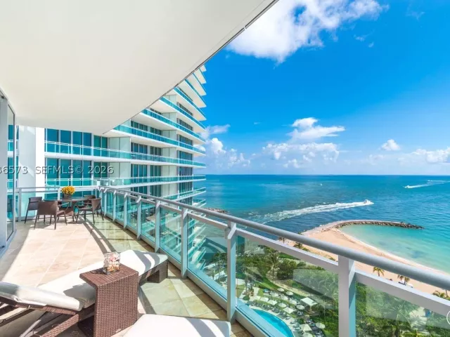 2-bedroom condo for rent in Bal Harbour - 10295 Collins Ave 1202 - MondialRealty