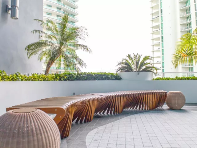 1-bedroom condo for rent in Miami - 1300 Brickell Bay Dr 1608 - MondialRealty