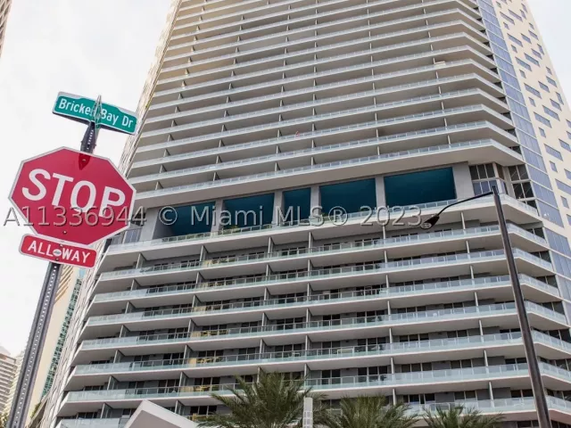 1-bedroom condo for rent in Miami - 1300 Brickell Bay Dr 1608 - MondialRealty