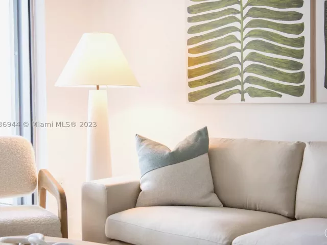 1-bedroom condo for rent in Miami - 1300 Brickell Bay Dr 1608 - MondialRealty