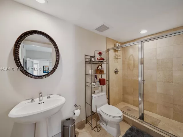 3-bedroom condo for rent in Hallandale Beach - 1830 S Ocean Dr 4602 - MondialRealty
