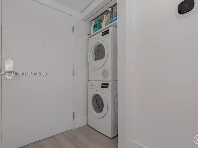 2-bedroom condo for rent in Miami Beach - 2301 Collins Ave 1115 - MondialRealty