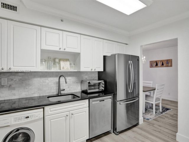 Apartment for rent  Unit #628 (Available Sept 10) - photo 5334494