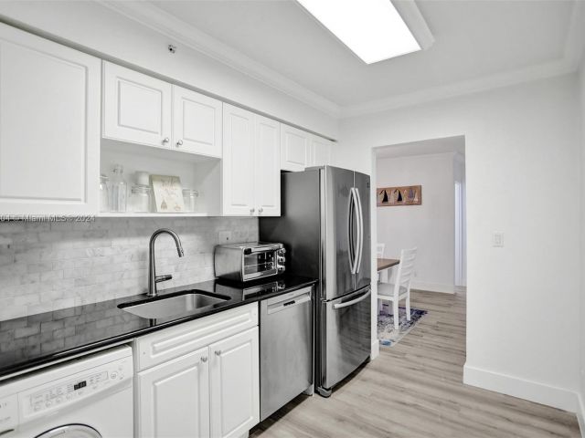 Apartment for rent  Unit #628 (Available Sept 10) - photo 5334495