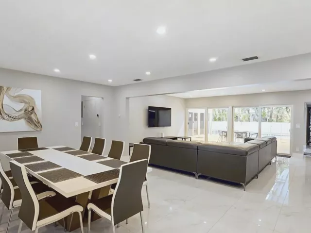 5-bedroom home for rent in Hollywood - 1218 Hollywood Blvd - MondialRealty