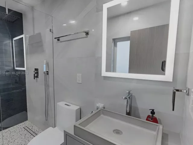 5-bedroom home for rent in Hollywood - 1218 Hollywood Blvd - MondialRealty