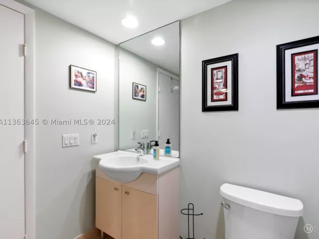 2-bedroom condo for rent in Hallandale Beach - 1830 S Ocean Dr 1806 short term - MondialRealty