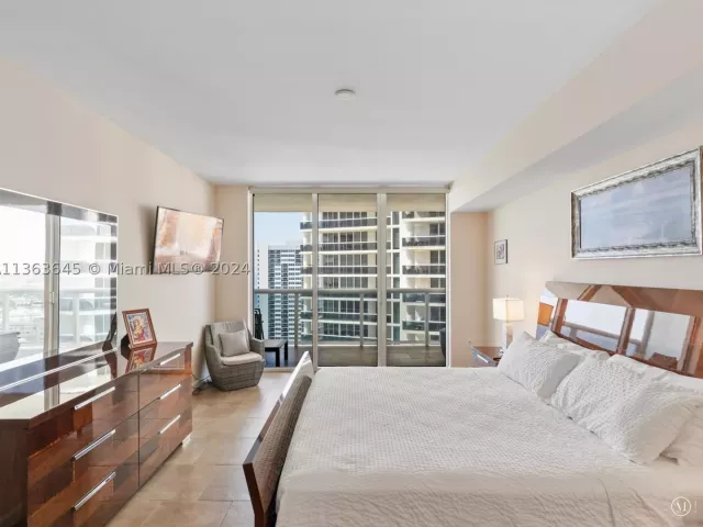 2-bedroom condo for rent in Hallandale Beach - 1830 S Ocean Dr 1806 short term - MondialRealty